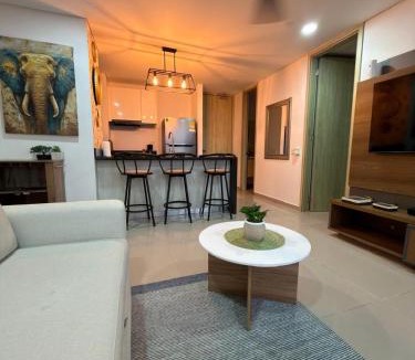 Marbella Apartment | Amplio y Lujoso Apartamento - Vista al mar y Cerca al centro PISO ALTO
