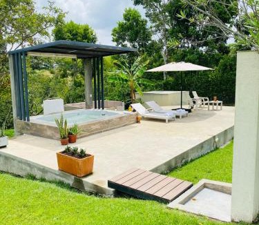 Cerritos House | Refugio Botánico en Cerritos pereira Jacuzzi y naturaleza