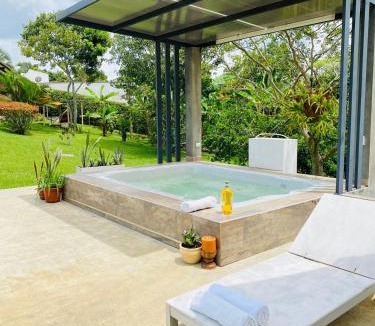 Cerritos House | Refugio Botánico en Cerritos pereira Jacuzzi y naturaleza
