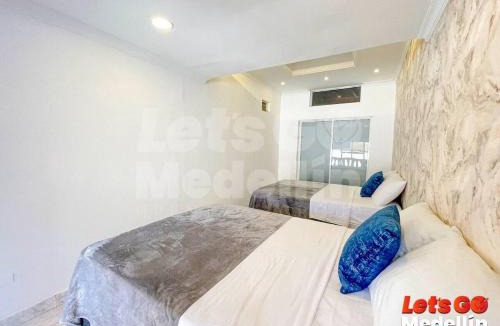 La Castellana House | Alojamiento en Medellín con piscina y jacuzzi privados - VIC by Lets Go