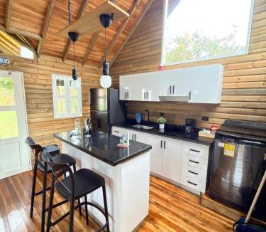Llanogrande House | WOODEN HOUSE Hermoso alojamiento en Llanogrande Rionegro cerca a Medellín & Aeropuerto JMC
