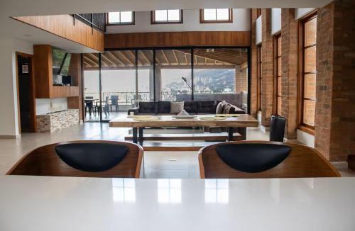 Envigado Villa | AMAZING EL POBLADO VIEWs-MODERN VILLA