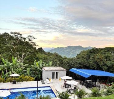 Villeta Resort | Finca Villa Carmen, Vía Magdalena