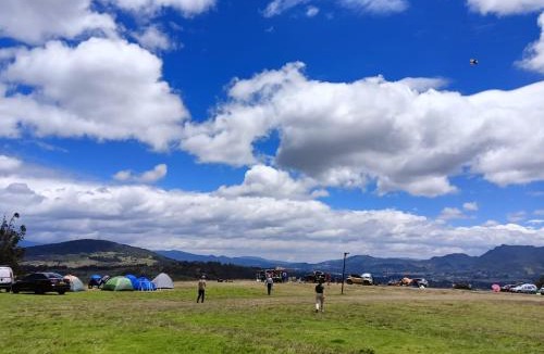 Guatavita Cabin | Camping San Francisco - Cabaña, Teepee & Zona de Camping