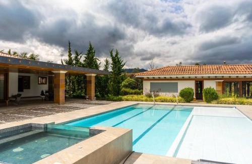 Llanogrande Villa | Mansión de lujo La Reina Llanogrande