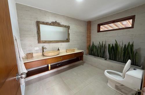 Envigado Villa | AMAZING EL POBLADO VIEWs-MODERN VILLA