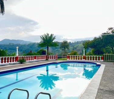 La Estrella House | Finca La Carmelita Casa Campestre con Piscina y entre Montañas a sólo minutos de Santa Rosa de Cabal