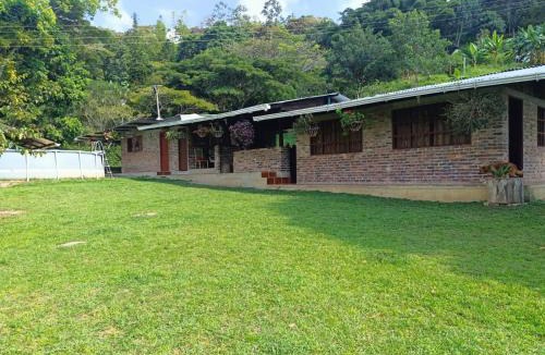 Guaduas House | Casa de descanso los troncos