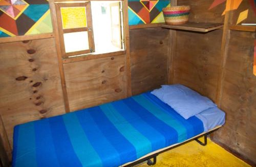 Chinauta Hotel | CABAÑA TIPO CAMPING , PISCINA, PUENTES DE AVENTURA, GRANJA baño compartido