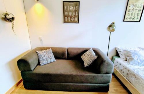 Quinta Paredes Apartment | Loft con jardín privado y Coworking cerca a Corferias y embajada EEUU