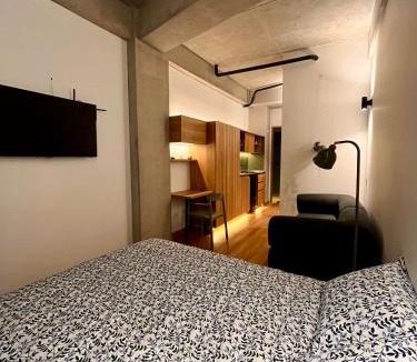 Quinta Paredes Apartment | Loft con jardín privado y Coworking cerca a Corferias y embajada EEUU