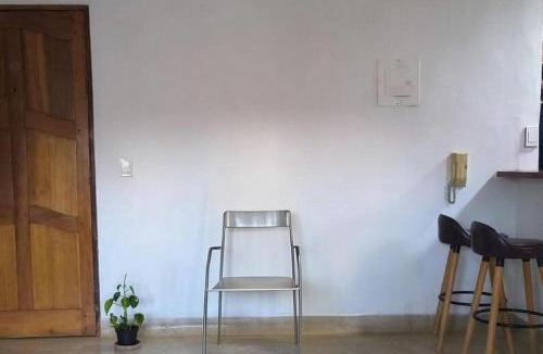 La Ceja House | Habitación con cama nueva doble y balcón privado cerca del parque principal