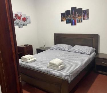 Guadalajara de Buga House | Habitación para pareja Baño Privado piscina en Buga