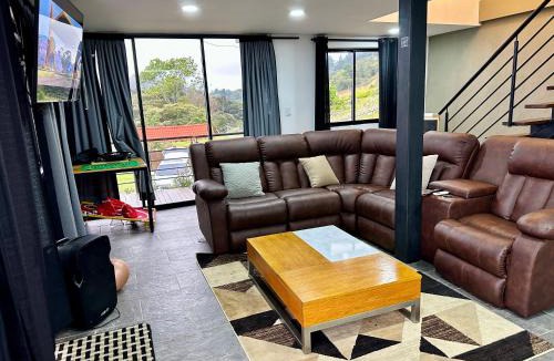 Bello Villa | Finca Privada San Félix - Jacuzzi, Vista a la Montaña y Atardecer Romántico