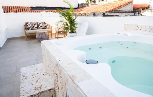Cartagena Walled City House | Casa Quero 915 4BR House Old City rooftop jacuzzi AC full Wifi