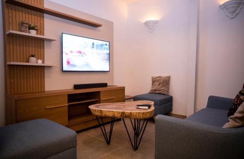Cartagena Walled City House | Casa Quero 915 4BR House Old City rooftop jacuzzi AC full Wifi