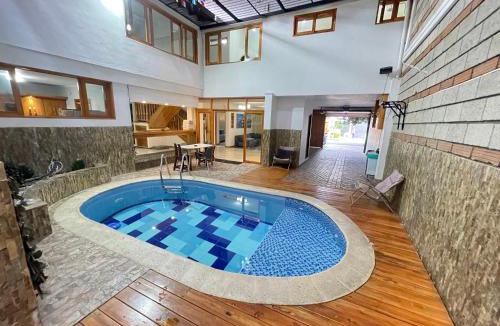 Laureles Villa | Alojamiento con piscina privada en Medellín MLB by Lets Go