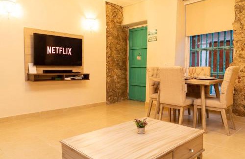 Cartagena Walled City House | Casa Quero 914, 3br Old city wifi jacuzzi