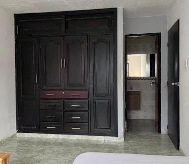 Santa Marta House | Habitación privada amplia con baño en Santa Marta