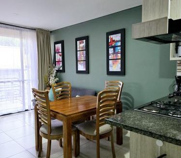 La Tebaida Apartment | Apartamentos Privados de 3H y 2H a 5m del Aeropuerto, 20 minutos del Parque del Cafe y Centro de Armenia con 4 Piscinas, 3 Jacuzzi, Sauna By Molca