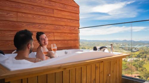 El Penol Apartment | Loft de montaña con jacuzzi y chimenea,Vistas al Embalse, Montecielo