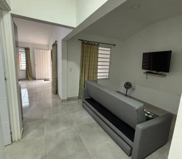 Roldanillo Apartment | Acogedora Casa con Terraza en Ciudad Jardín