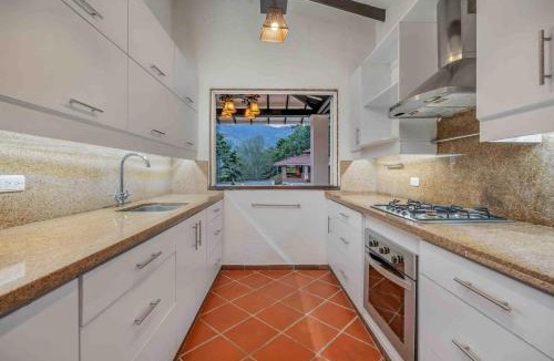 Copacabana House | Countryside Villa | Pool, BBQ & Views, Starlink