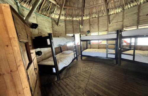 Isla Tintipan House | Casa en el agua