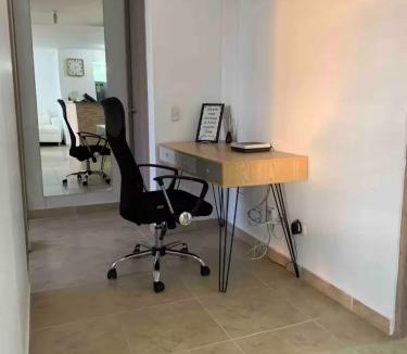Floridablanca Apartment | Comodo Apto 2Hab con Piscina, Gym y Balcón