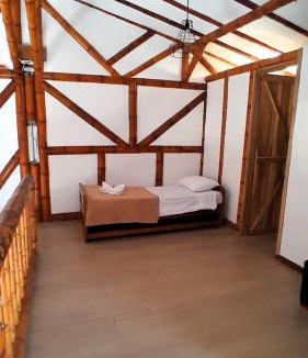Ulloa Apartment | Apto/cabaña naranja