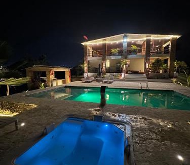 Pereira House | Nido Tangara - Finca Boutique Piscina y Vista - Pereira, Colombia