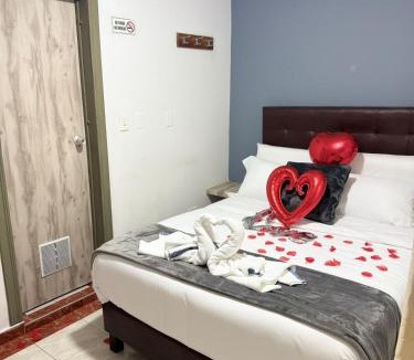 Puente Aranda Hotel | CASA HOTEL VICTORIA Av 30