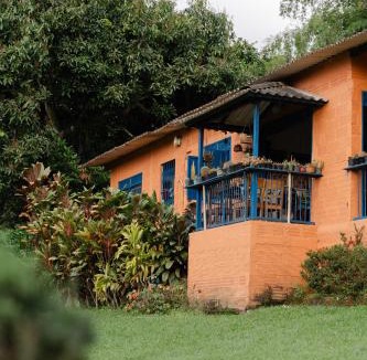 Manizales House | Finca Romelia Orchids and Birds