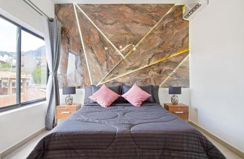 Zona Rosa Apartment | 2 bedroom top floor with pool table, 1 block from Lleras park p9