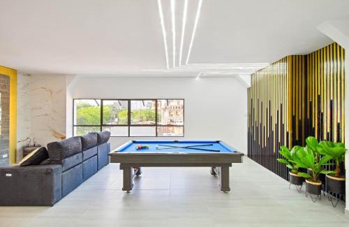 Zona Rosa Apartment | 2 bedroom top floor with pool table, 1 block from Lleras park p9