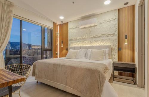 Patio Bonito Apartment | Luxury 2-Bedroom with Balcony & Panoramic City Views in El Poblado