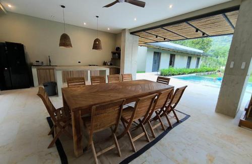 Villeta House | Gran Finca via Villeta en Condominio cerrado