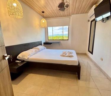 La Dorada Apartment | Casa Raíces "Aire acondicionado, habitaciones familiares y económicas en La Dorada"