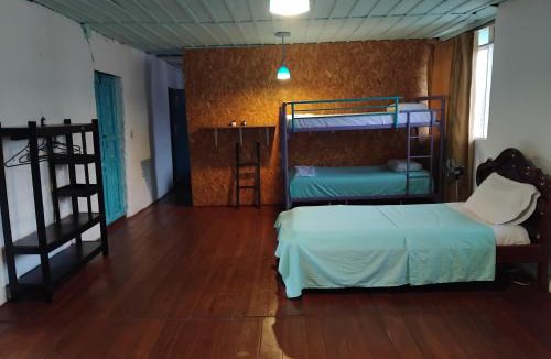 Acacias House | Casa Retro Acacias Hostel