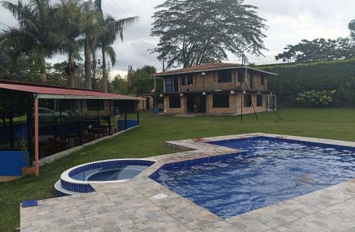 Calarca House | Mi Ranchito Alojamiento Familiar