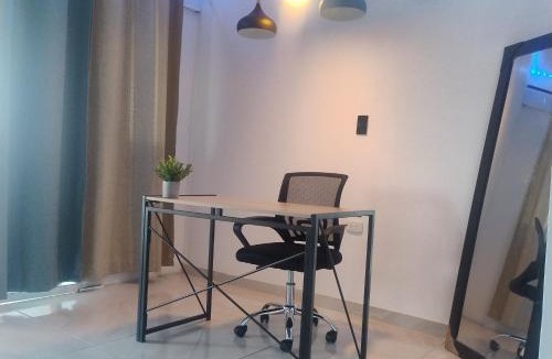 Yumbo House | Habitación King con baño privado, AC, cerca a centro de eventos, aeropuerto,zona bancaria y comercial