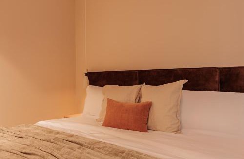 Zona Rosa Apartment | Living 82T - Building