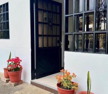 Barbosa House | Jacuzzi - flores en la colina 2