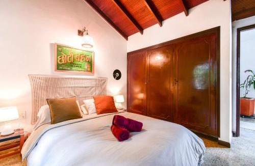 La America House | Bright Colonial 5BR House with Balcony