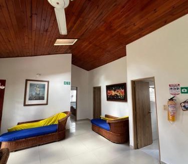 Melgar House | Casa Quinta con Piscina - Condominio El Rincón del Edén