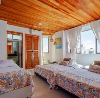Cartagena House | Habitación para 3 a una cuadra de la playa y bahía
