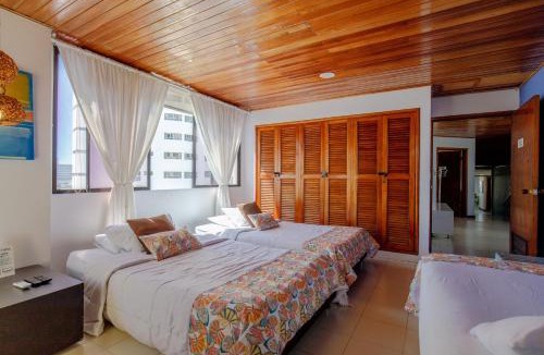 Cartagena House | Habitación para 3 a una cuadra de la playa y bahía
