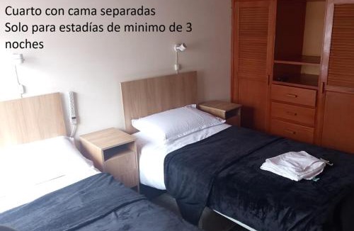 Tunja House | Cuarto con Cama King y Smart TV en apartamento compartido en Tunja