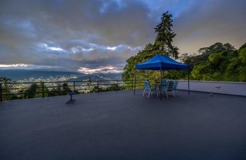 Medellin Villa | BNZ Mansion - Luxury 5-Bedroom Villa El Poblado Medellín