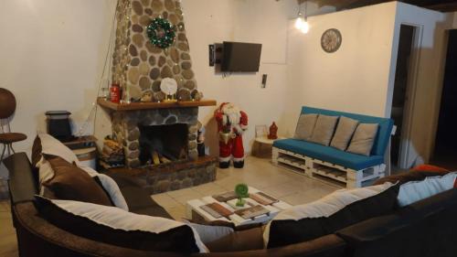 Medellin House | Casa Rustica con chimenea en su interior, rodeado de los cuatro elementos tierra, fuego, aire y agua, ubicada en sector tranquilo, para descansar en familia o amigos,